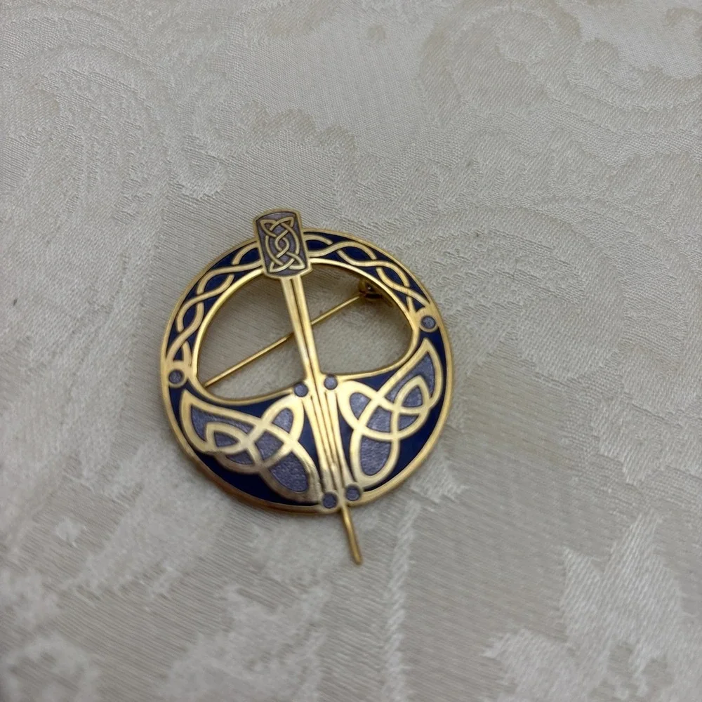 Vintage Celtic Sea Gems Triskelion Knotwork Enamel Gold Tone Brooch Pin